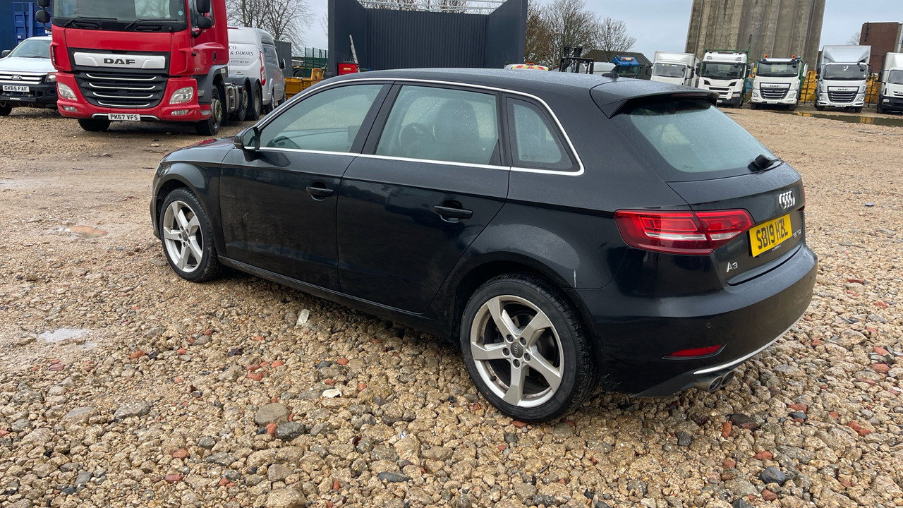 AUDI A3 2.0 35 TDI SPORT - Hatchback: slika AUDI A3 2.0 35 TDI SPORT - Hatchback AUDI A3 2.0 35 TDI SPORT - Hatchback: slika AUDI A3 2.0 35 TDI SPORT - Hatchback