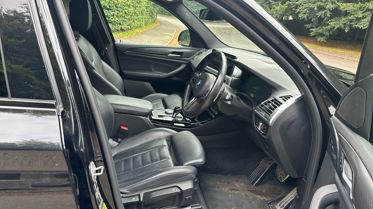 BMW X3 xDrive 30e M Sport - SUV: slika BMW X3 xDrive 30e M Sport - SUV BMW X3 xDrive 30e M Sport - SUV: slika BMW X3 xDrive 30e M Sport - SUV