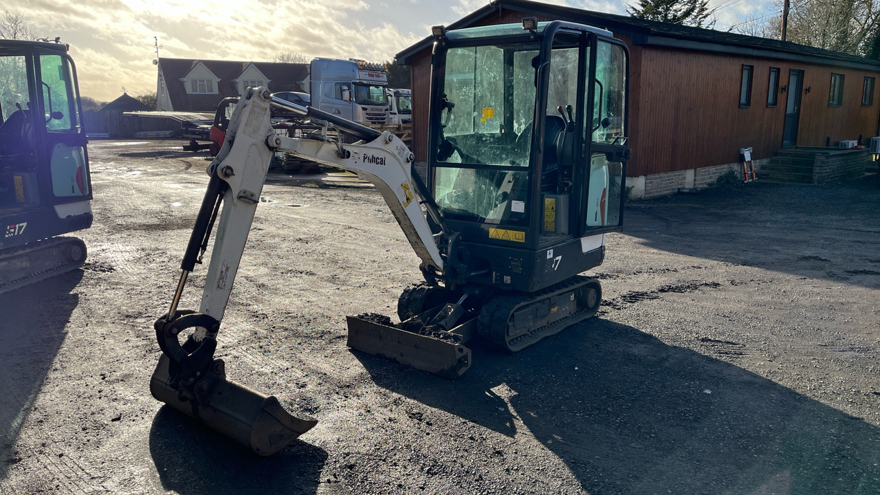 BOBCAT E17 - Mini bager: slika BOBCAT E17 - Mini bager BOBCAT E17 - Mini bager: slika BOBCAT E17 - Mini bager