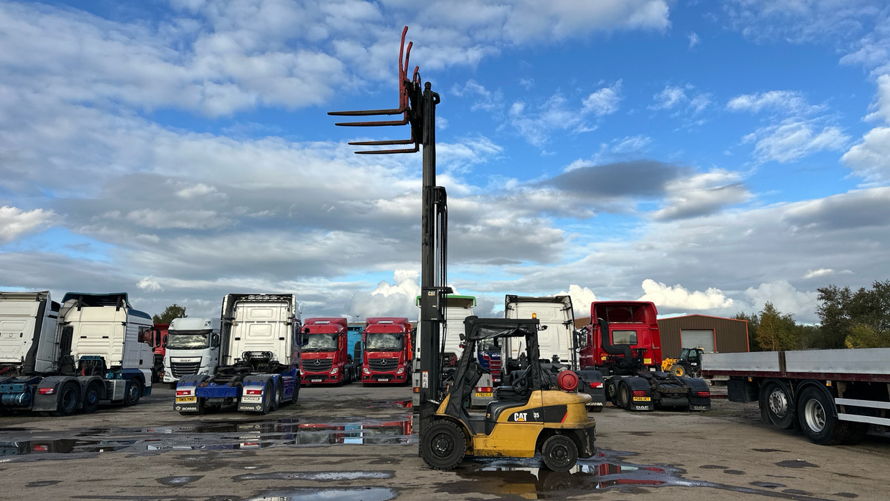 Plinski viličar CATERPILLAR GP35: slika Plinski viličar CATERPILLAR GP35 Plinski viličar CATERPILLAR GP35: slika Plinski viličar CATERPILLAR GP35