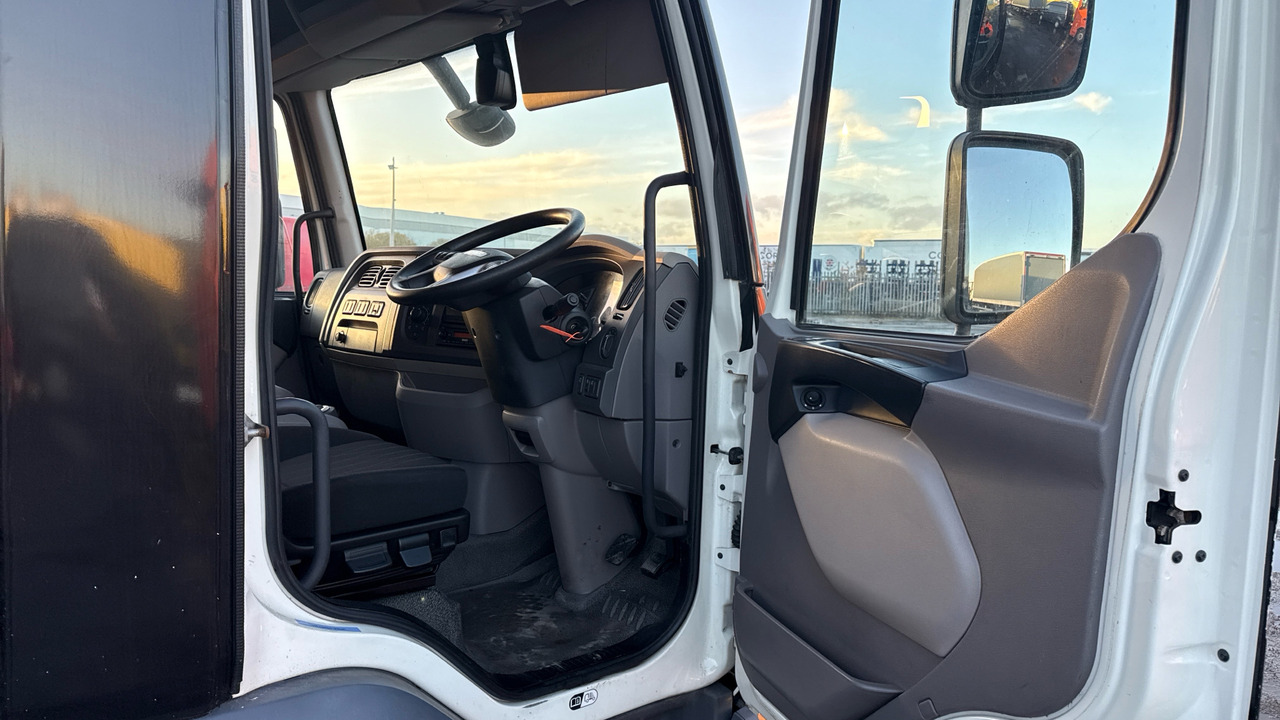 DAF LF 180 - Kamion s ceradom: slika DAF LF 180 - Kamion s ceradom DAF LF 180 - Kamion s ceradom: slika DAF LF 180 - Kamion s ceradom