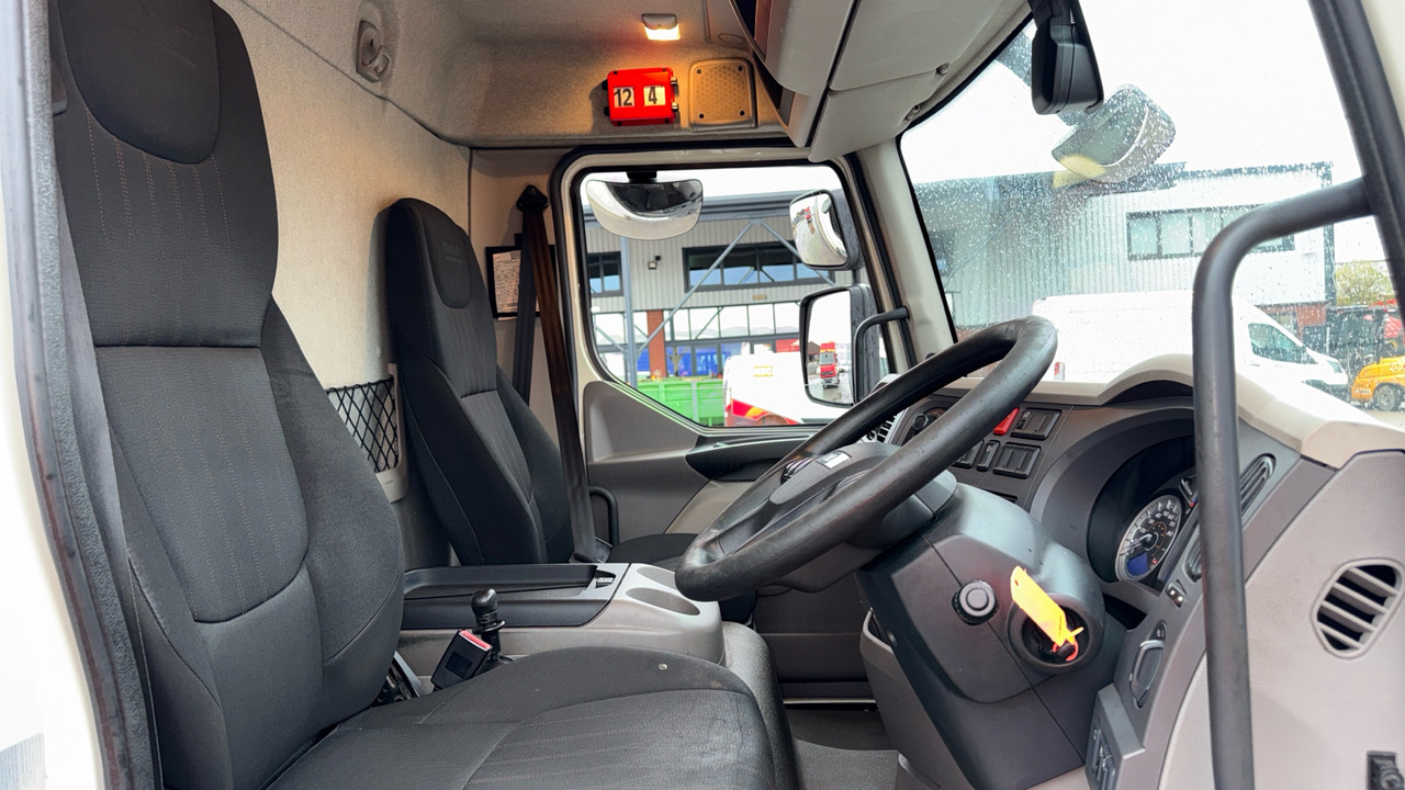 DAF LF 180 - Kamion s ceradom: slika DAF LF 180 - Kamion s ceradom DAF LF 180 - Kamion s ceradom: slika DAF LF 180 - Kamion s ceradom