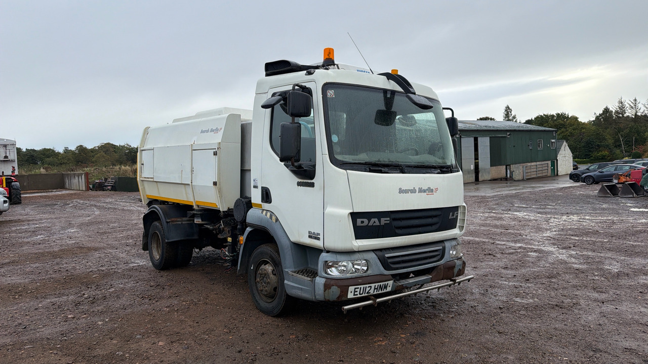DAF LF 45.160 - Cestovna čistilica: slika DAF LF 45.160 - Cestovna čistilica DAF LF 45.160 - Cestovna čistilica: slika DAF LF 45.160 - Cestovna čistilica