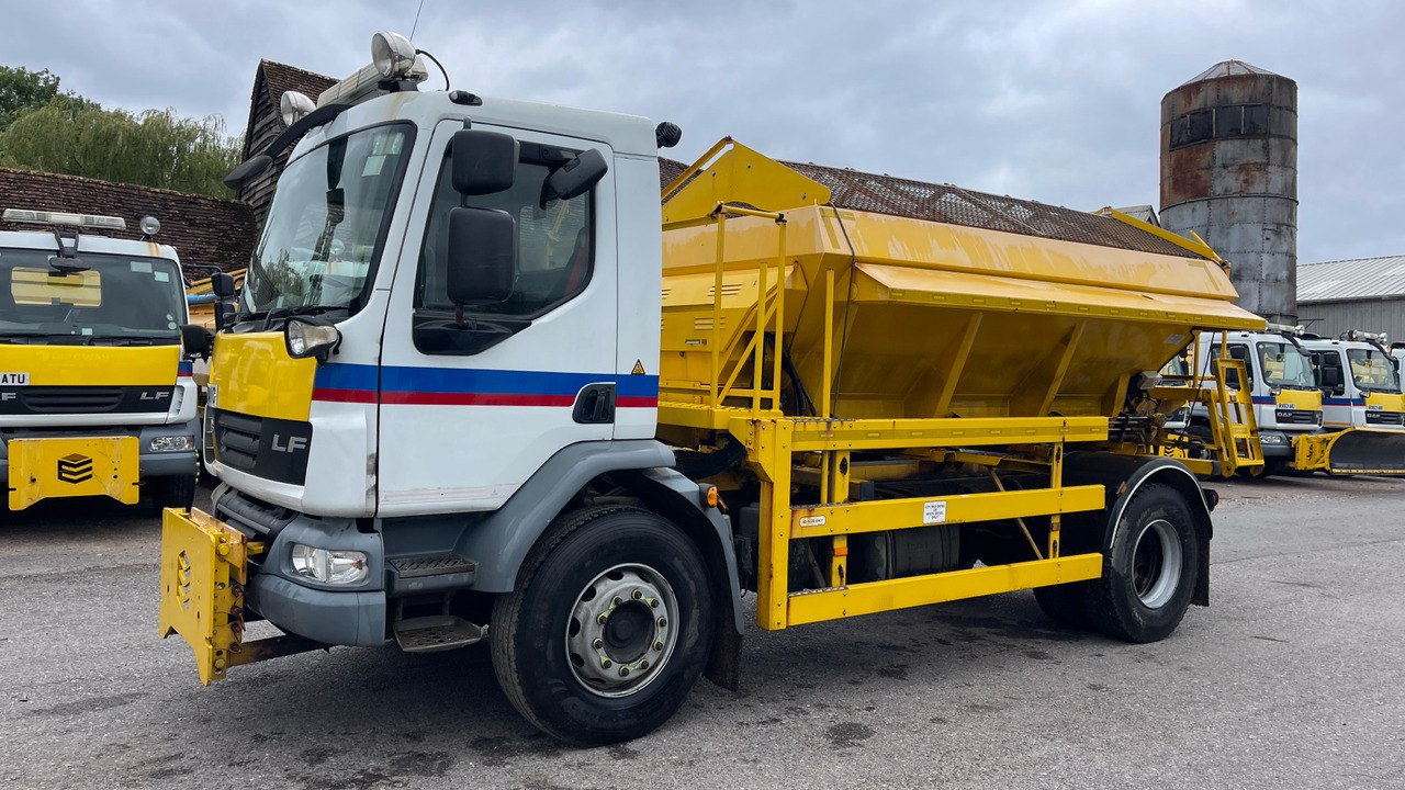 DAF LF 55.220 - Vozilo za čišćenje snijega: slika DAF LF 55.220 - Vozilo za čišćenje snijega DAF LF 55.220 - Vozilo za čišćenje snijega: slika DAF LF 55.220 - Vozilo za čišćenje snijega