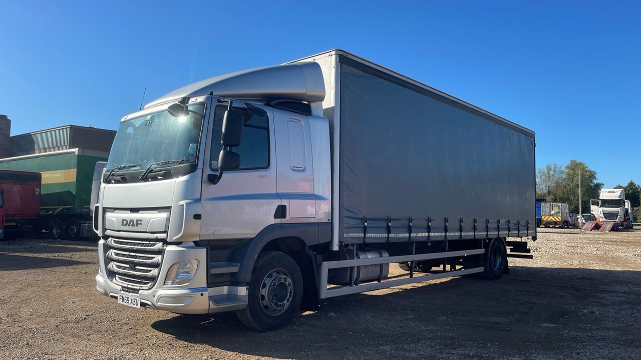 Daf CF 260 - Kamion s ceradom: slika Daf CF 260 - Kamion s ceradom Daf CF 260 - Kamion s ceradom: slika Daf CF 260 - Kamion s ceradom