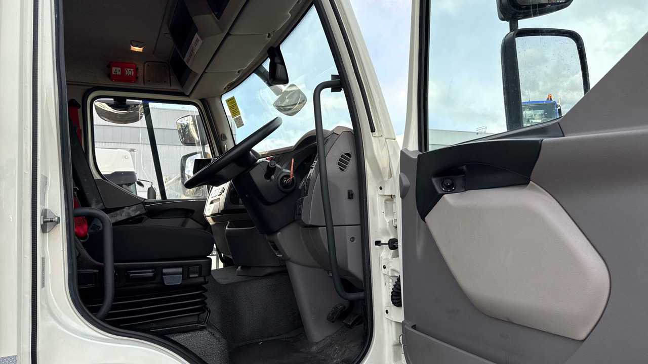 Daf LF 260 - Kamion sandučar: slika Daf LF 260 - Kamion sandučar Daf LF 260 - Kamion sandučar: slika Daf LF 260 - Kamion sandučar