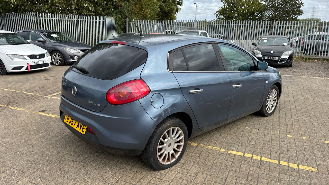 FIAT BRAVO 90 1.4 Dynamic - Hatchback: slika FIAT BRAVO 90 1.4 Dynamic - Hatchback FIAT BRAVO 90 1.4 Dynamic - Hatchback: slika FIAT BRAVO 90 1.4 Dynamic - Hatchback