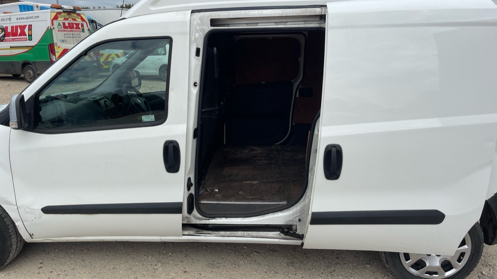 Furgon FIAT DOBLO 1.6 Multijet 16V 120 SX Van Start Stop: slika Furgon FIAT DOBLO 1.6 Multijet 16V 120 SX Van Start Stop