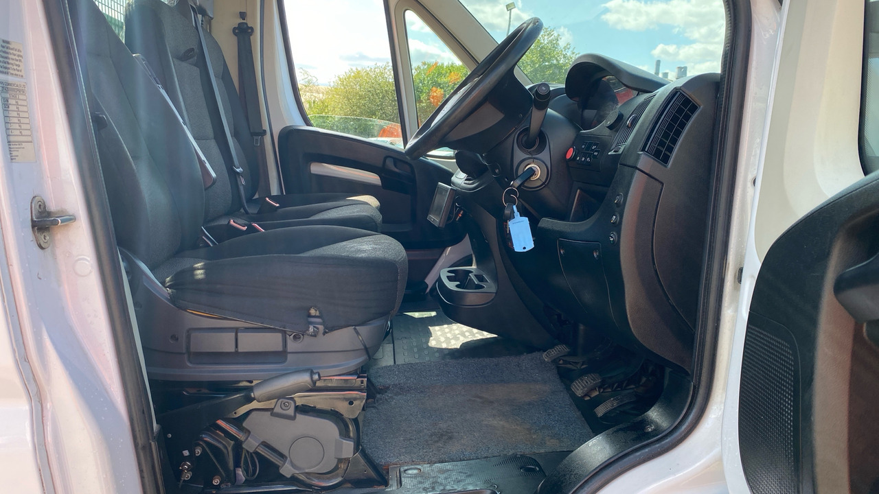FIAT DUCATO 35 2.3 MULTIJET 140PS - Dostavno vozilo s ravnom platformom: slika FIAT DUCATO 35 2.3 MULTIJET 140PS - Dostavno vozilo s ravnom platformom FIAT DUCATO 35 2.3 MULTIJET 140PS - Dostavno vozilo s ravnom platformom: slika FIAT DUCATO 35 2.3 MULTIJET 140PS - Dostavno vozilo s ravnom platformom