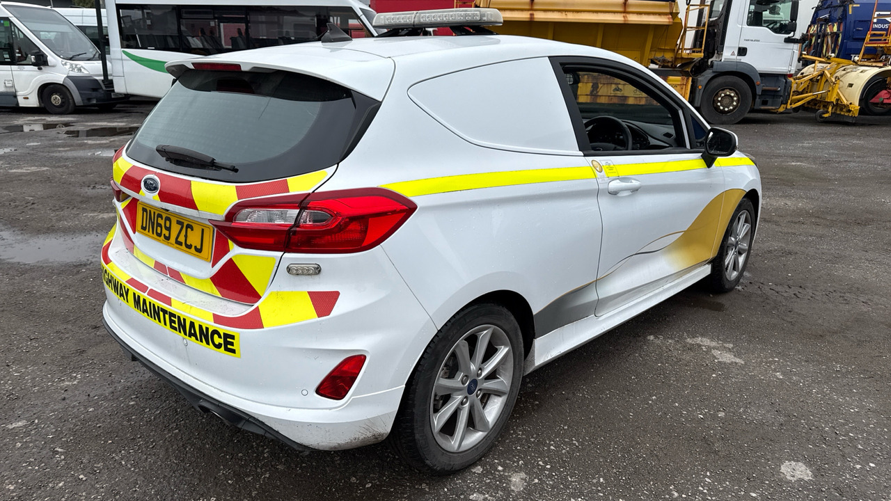 FORD FIESTA 1.5 TDCi 85PS - Automobil: slika FORD FIESTA 1.5 TDCi 85PS - Automobil FORD FIESTA 1.5 TDCi 85PS - Automobil: slika FORD FIESTA 1.5 TDCi 85PS - Automobil