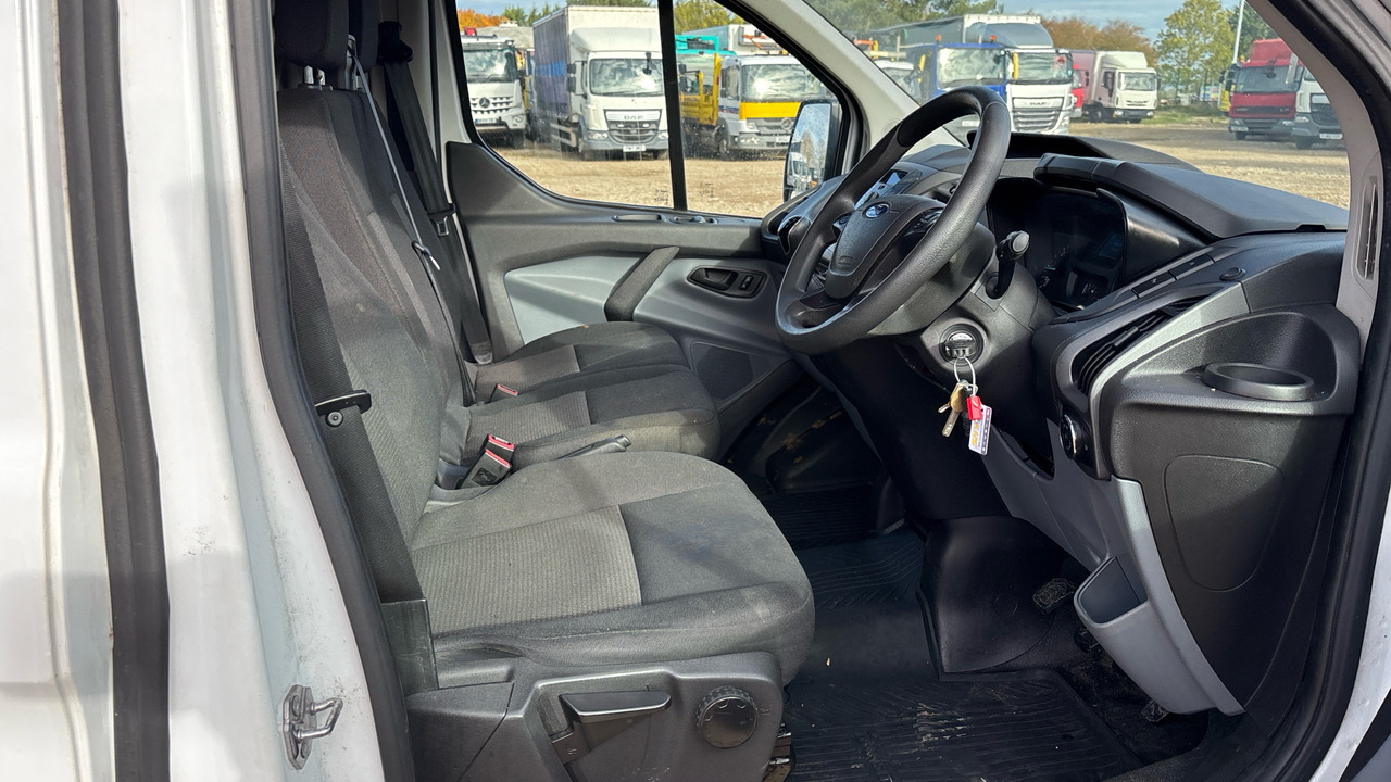 FORD TRANSIT CUSTOM 270 2.0 TDCi 105ps Low Roof Van - Mali kombi: slika FORD TRANSIT CUSTOM 270 2.0 TDCi 105ps Low Roof Van - Mali kombi FORD TRANSIT CUSTOM 270 2.0 TDCi 105ps Low Roof Van - Mali kombi: slika FORD TRANSIT CUSTOM 270 2.0 TDCi 105ps Low Roof Van - Mali kombi