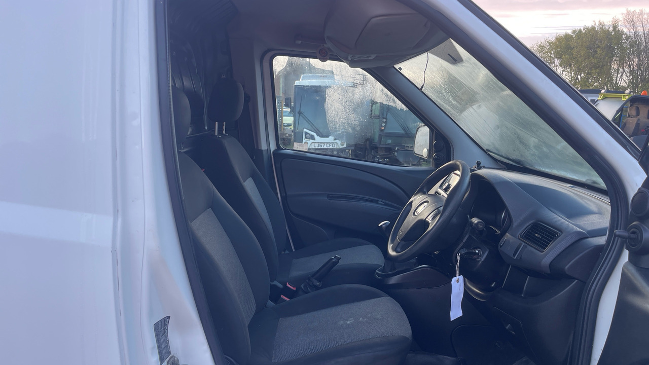 Fiat Doblo CARGO 1.3 MULTIJET 95PS - Mali kombi: slika Fiat Doblo CARGO 1.3 MULTIJET 95PS - Mali kombi Fiat Doblo CARGO 1.3 MULTIJET 95PS - Mali kombi: slika Fiat Doblo CARGO 1.3 MULTIJET 95PS - Mali kombi