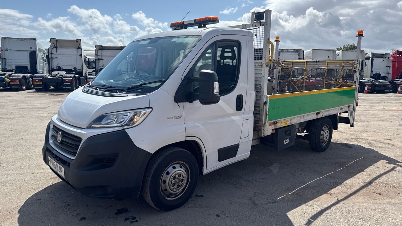 Fiat Ducato 35 2.3 MULTIJET 130PS - Dostavno vozilo s ravnom platformom: slika Fiat Ducato 35 2.3 MULTIJET 130PS - Dostavno vozilo s ravnom platformom Fiat Ducato 35 2.3 MULTIJET 130PS - Dostavno vozilo s ravnom platformom: slika Fiat Ducato 35 2.3 MULTIJET 130PS - Dostavno vozilo s ravnom platformom