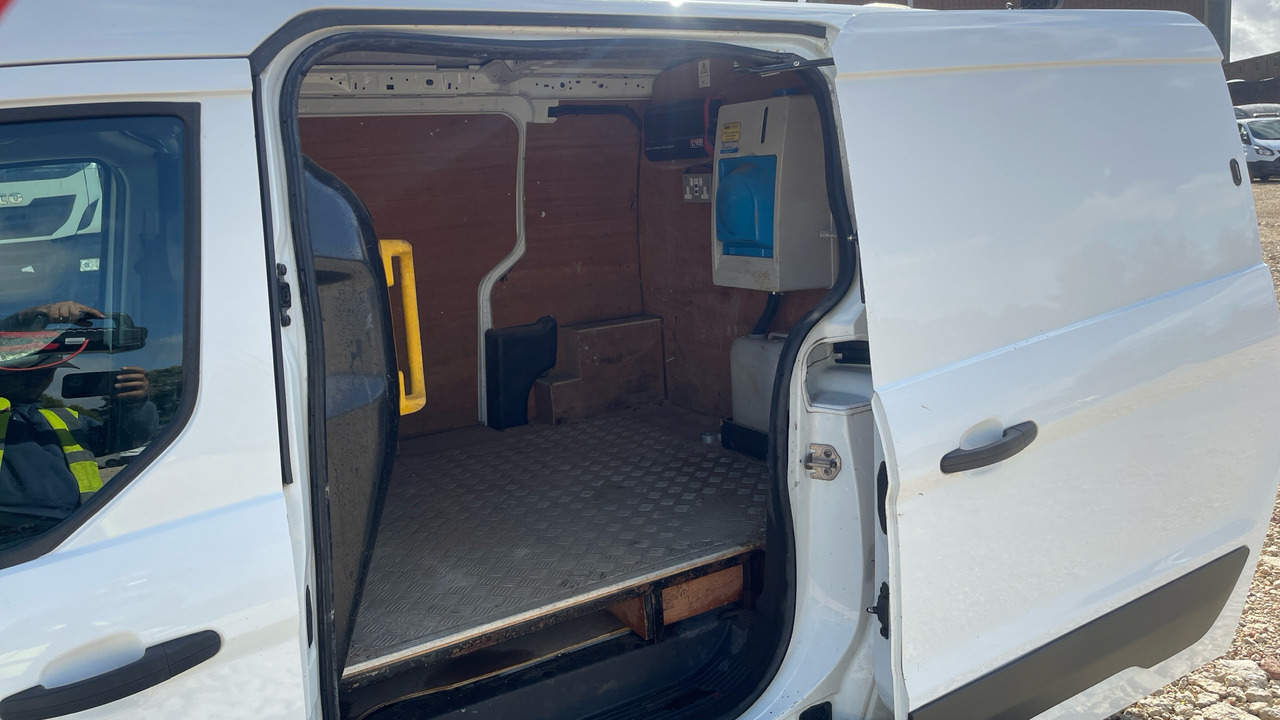 Mali kombi Ford Transit Connect 240 1.5 TDCI 100PS: slika Mali kombi Ford Transit Connect 240 1.5 TDCI 100PS