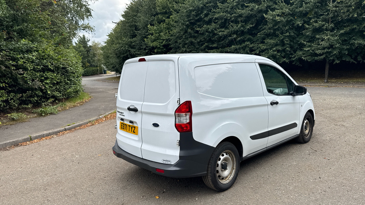 Ford Transit Courier 1.5 TDCI 75PS BASE - Mali kombi: slika Ford Transit Courier 1.5 TDCI 75PS BASE - Mali kombi Ford Transit Courier 1.5 TDCI 75PS BASE - Mali kombi: slika Ford Transit Courier 1.5 TDCI 75PS BASE - Mali kombi