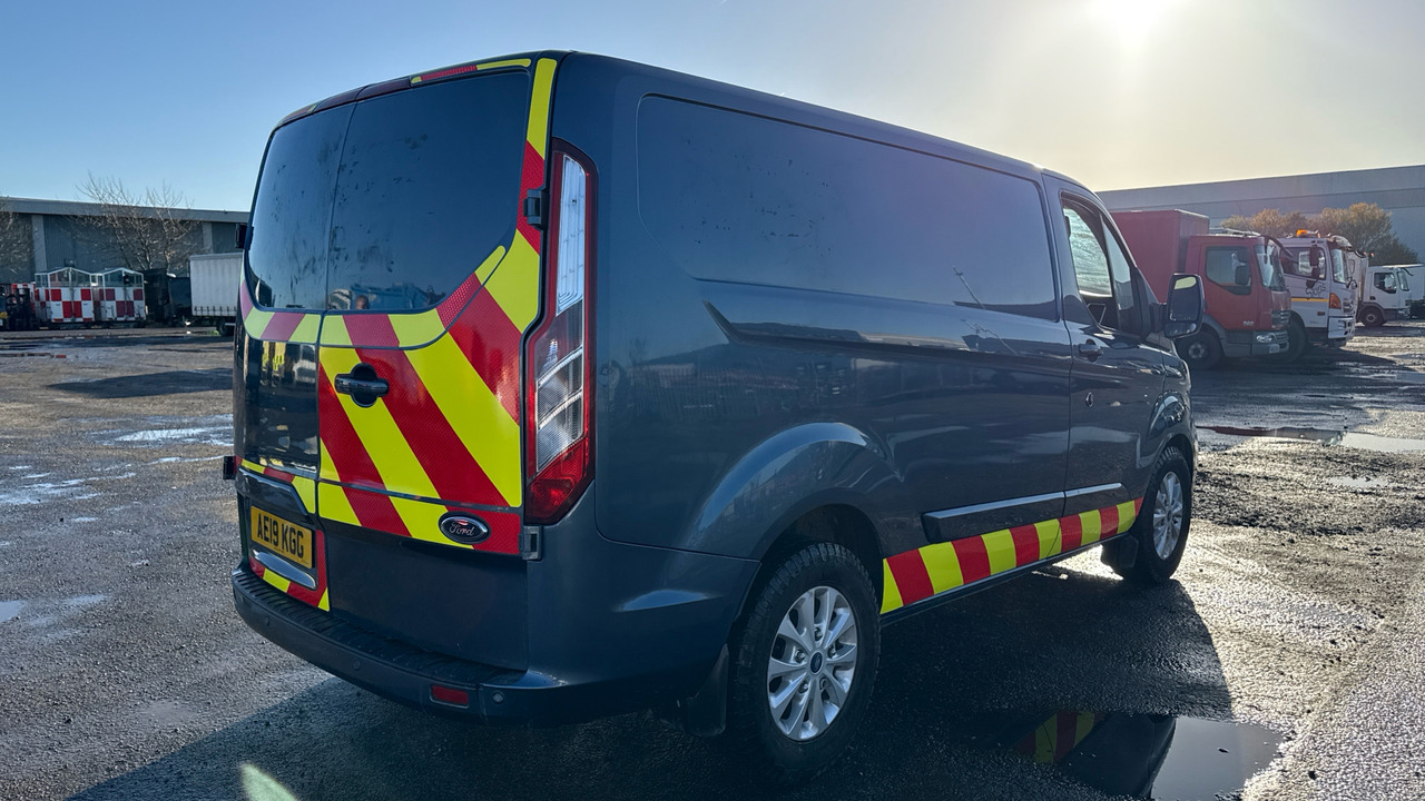 Ford Transit Custom 280 2.0 EcoBlue 130ps Limited - Mali kombi: slika Ford Transit Custom 280 2.0 EcoBlue 130ps Limited - Mali kombi Ford Transit Custom 280 2.0 EcoBlue 130ps Limited - Mali kombi: slika Ford Transit Custom 280 2.0 EcoBlue 130ps Limited - Mali kombi