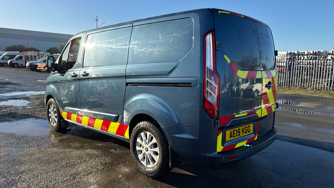 Ford Transit Custom 280 2.0 EcoBlue 130ps Limited - Mali kombi: slika Ford Transit Custom 280 2.0 EcoBlue 130ps Limited - Mali kombi Ford Transit Custom 280 2.0 EcoBlue 130ps Limited - Mali kombi: slika Ford Transit Custom 280 2.0 EcoBlue 130ps Limited - Mali kombi