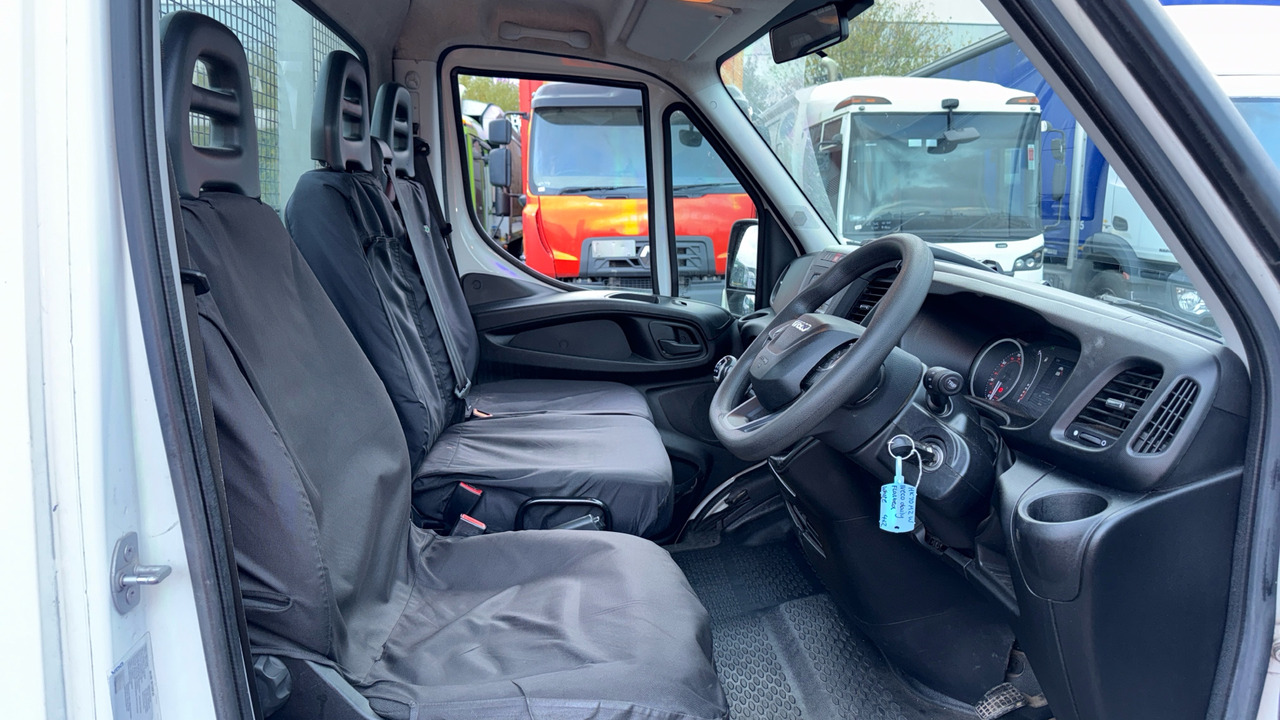 IVECO DAILY 35-140 - Dostavno vozilo s ravnom platformom: slika IVECO DAILY 35-140 - Dostavno vozilo s ravnom platformom IVECO DAILY 35-140 - Dostavno vozilo s ravnom platformom: slika IVECO DAILY 35-140 - Dostavno vozilo s ravnom platformom