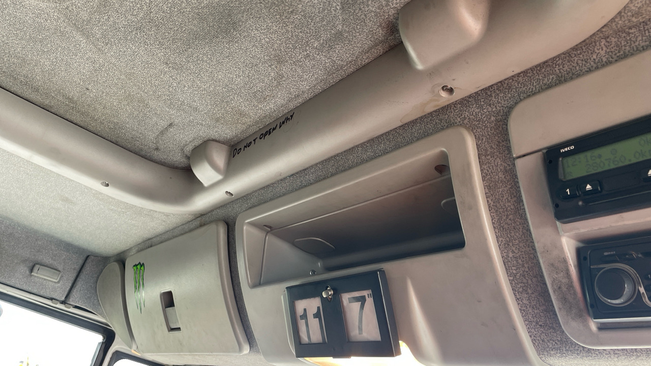 Kamion s ceradom IVECO EUROCARGO 120E18: slika Kamion s ceradom IVECO EUROCARGO 120E18