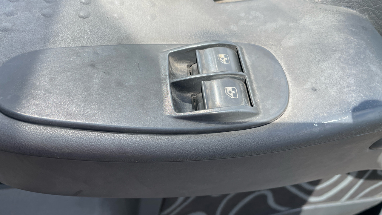 Kamion s ceradom IVECO EUROCARGO 120E18: slika Kamion s ceradom IVECO EUROCARGO 120E18