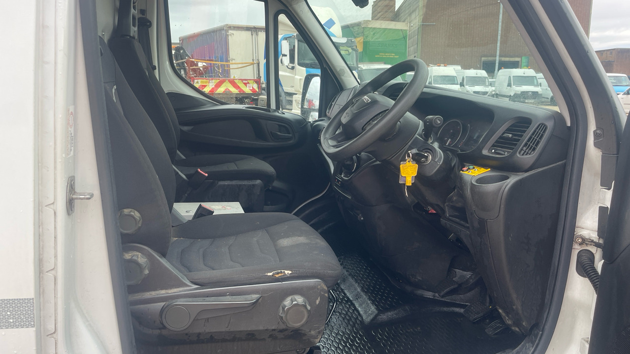 Iveco Daily 35-120 - Furgon: slika Iveco Daily 35-120 - Furgon Iveco Daily 35-120 - Furgon: slika Iveco Daily 35-120 - Furgon