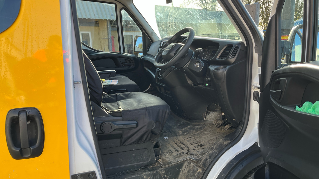 Iveco Daily 35-140 - Dostavno vozilo s dvostrukom kabinom: slika Iveco Daily 35-140 - Dostavno vozilo s dvostrukom kabinom Iveco Daily 35-140 - Dostavno vozilo s dvostrukom kabinom: slika Iveco Daily 35-140 - Dostavno vozilo s dvostrukom kabinom