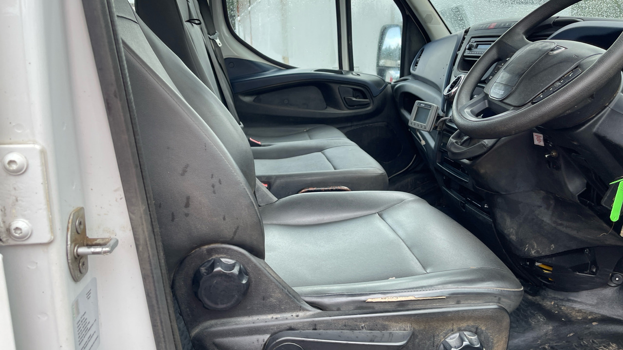 Iveco Daily 50-180 - Dostavno vozilo s ravnom platformom: slika Iveco Daily 50-180 - Dostavno vozilo s ravnom platformom Iveco Daily 50-180 - Dostavno vozilo s ravnom platformom: slika Iveco Daily 50-180 - Dostavno vozilo s ravnom platformom
