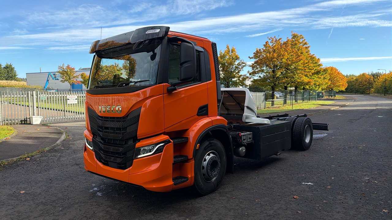 Iveco S-Way AD190S40/P CNG - Kamion-šasija: slika Iveco S-Way AD190S40/P CNG - Kamion-šasija Iveco S-Way AD190S40/P CNG - Kamion-šasija: slika Iveco S-Way AD190S40/P CNG - Kamion-šasija
