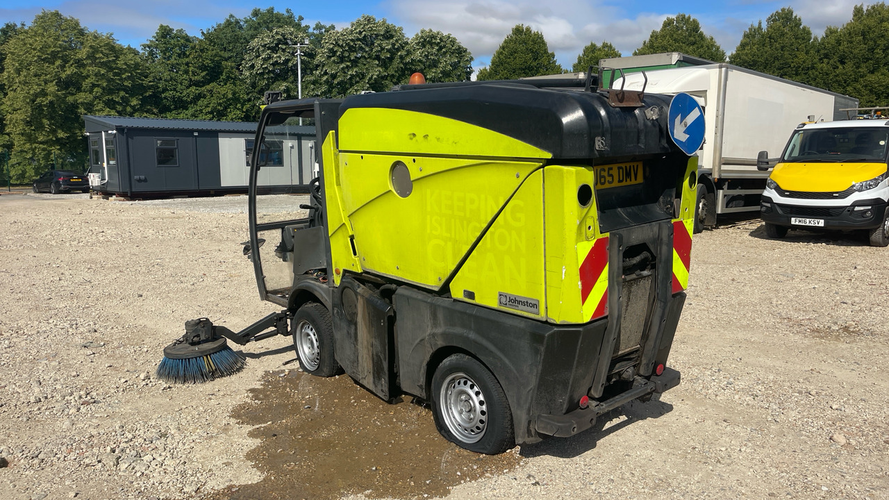 JOHNSTON - Cestovna čistilica: slika JOHNSTON - Cestovna čistilica JOHNSTON - Cestovna čistilica: slika JOHNSTON - Cestovna čistilica