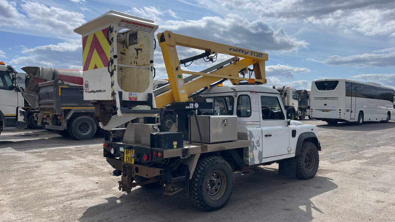 Land Rover Defender 110 2.2 TDCI - Podizna platforma montirana na kamion: slika Land Rover Defender 110 2.2 TDCI - Podizna platforma montirana na kamion Land Rover Defender 110 2.2 TDCI - Podizna platforma montirana na kamion: slika Land Rover Defender 110 2.2 TDCI - Podizna platforma montirana na kamion