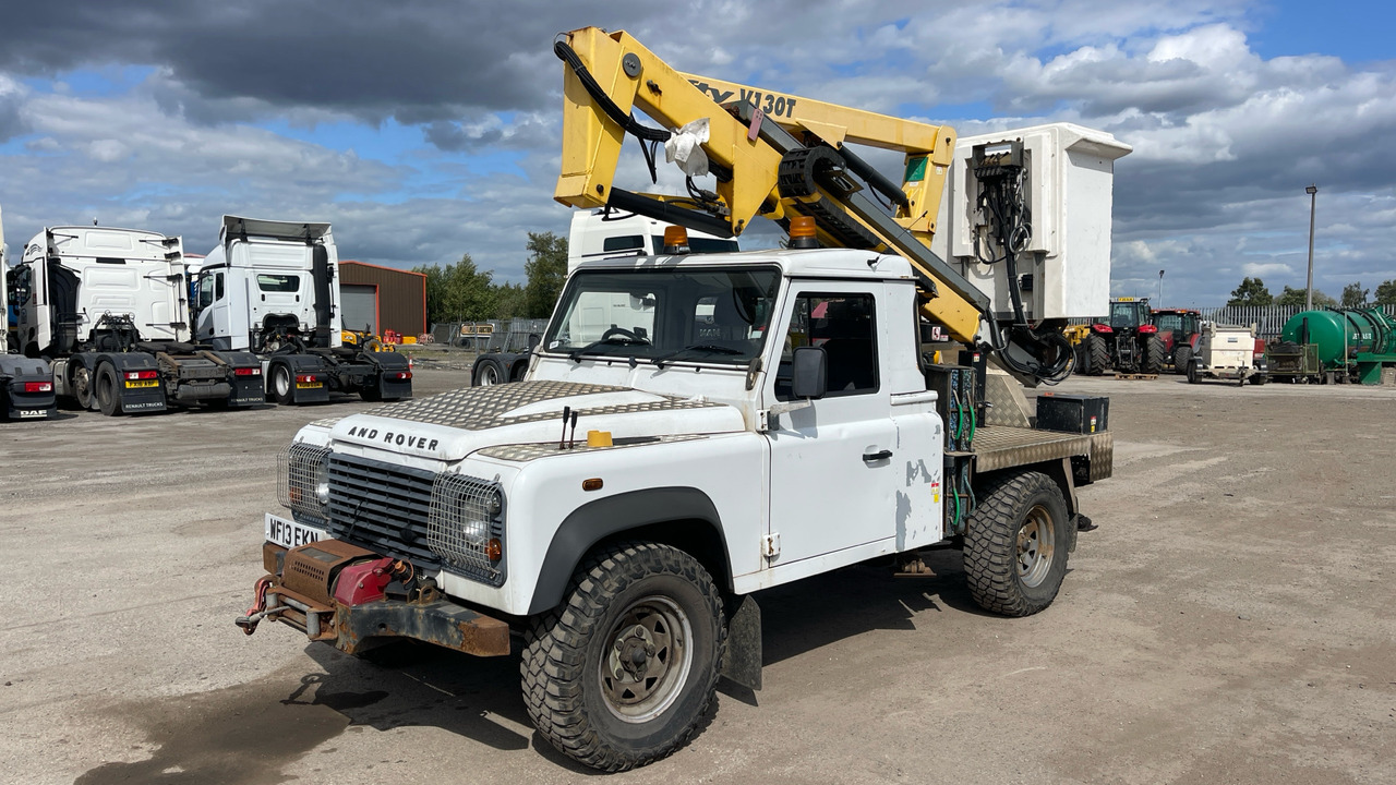 Land Rover Defender 110 2.2 TDCI - Podizna platforma montirana na kamion: slika Land Rover Defender 110 2.2 TDCI - Podizna platforma montirana na kamion Land Rover Defender 110 2.2 TDCI - Podizna platforma montirana na kamion: slika Land Rover Defender 110 2.2 TDCI - Podizna platforma montirana na kamion