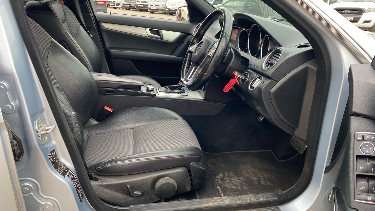 MERCEDES-BENZ C CLASS C220 CDI BLUEEFFICIENCY AMG - Limuzina: slika MERCEDES-BENZ C CLASS C220 CDI BLUEEFFICIENCY AMG - Limuzina MERCEDES-BENZ C CLASS C220 CDI BLUEEFFICIENCY AMG - Limuzina: slika MERCEDES-BENZ C CLASS C220 CDI BLUEEFFICIENCY AMG - Limuzina