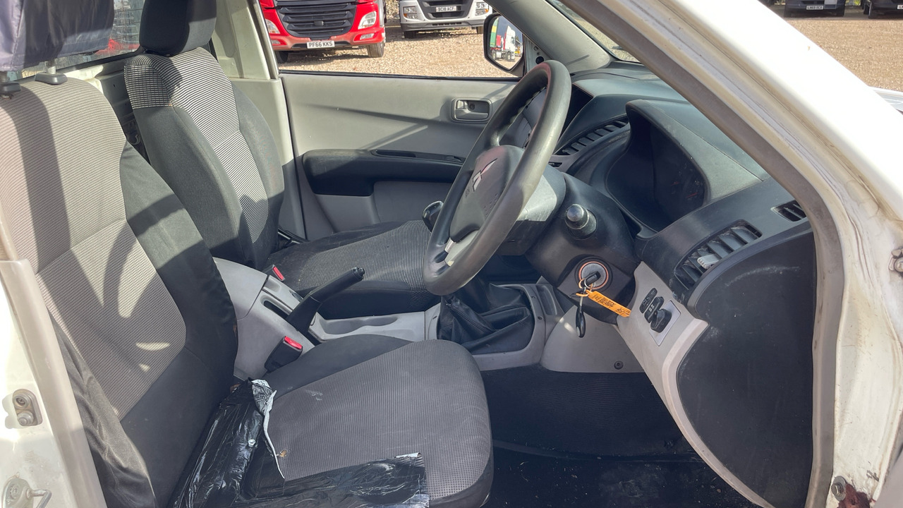 MITSUBISHI L200 - Pick-up: slika MITSUBISHI L200 - Pick-up MITSUBISHI L200 - Pick-up: slika MITSUBISHI L200 - Pick-up