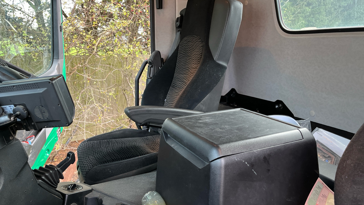 Kiper Mercedes-Benz Arocs 3240: slika Kiper Mercedes-Benz Arocs 3240 Kiper Mercedes-Benz Arocs 3240: slika Kiper Mercedes-Benz Arocs 3240