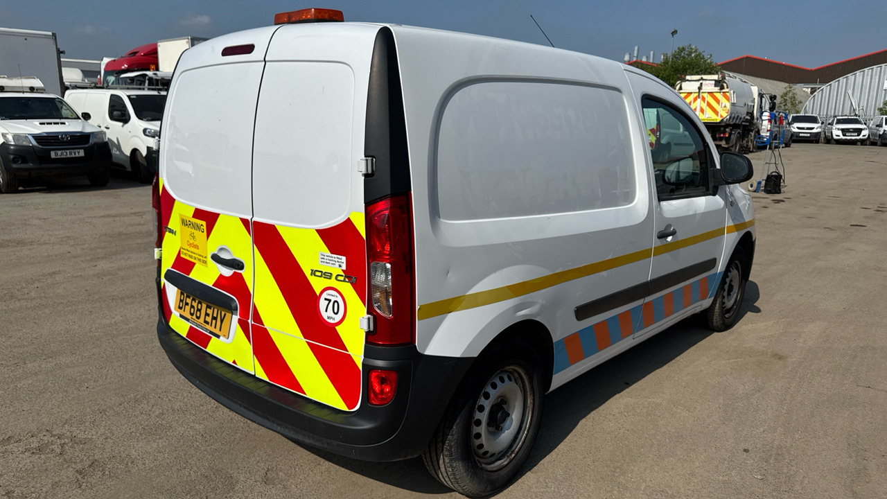 Mercedes-Benz Citan 109 CDI - Furgon: slika Mercedes-Benz Citan 109 CDI - Furgon Mercedes-Benz Citan 109 CDI - Furgon: slika Mercedes-Benz Citan 109 CDI - Furgon