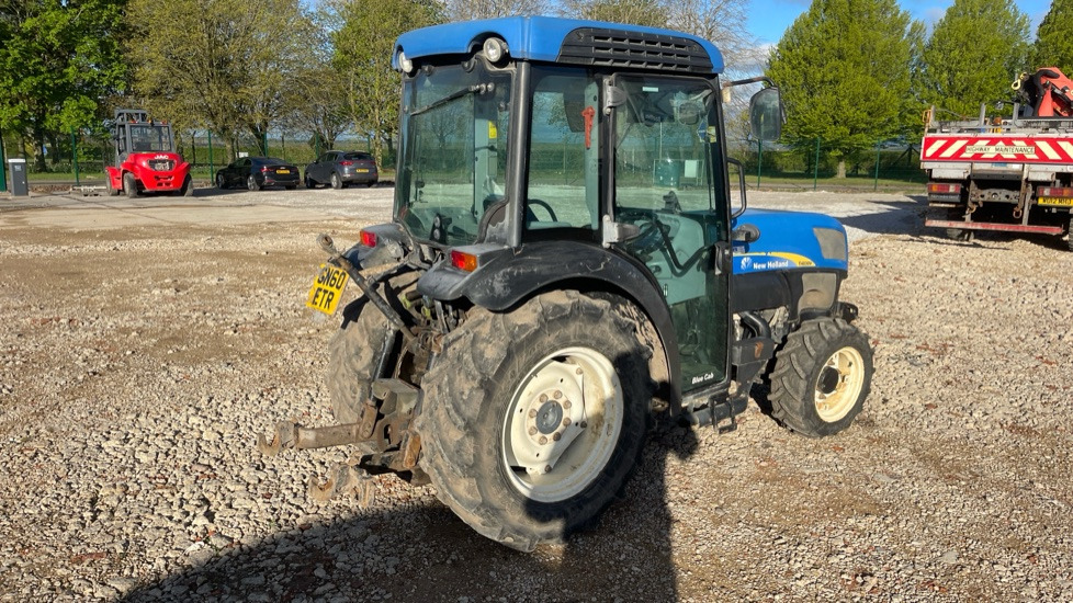 NEW HOLLAND T4030V - Dostavno vozilo s ravnom platformom: slika NEW HOLLAND T4030V - Dostavno vozilo s ravnom platformom NEW HOLLAND T4030V - Dostavno vozilo s ravnom platformom: slika NEW HOLLAND T4030V - Dostavno vozilo s ravnom platformom