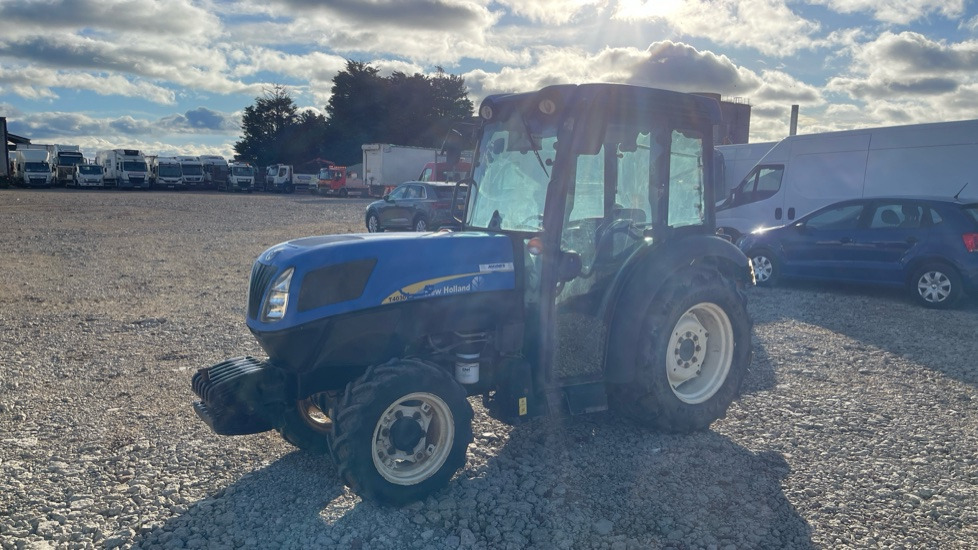 NEW HOLLAND T4030V - Dostavno vozilo s ravnom platformom: slika NEW HOLLAND T4030V - Dostavno vozilo s ravnom platformom NEW HOLLAND T4030V - Dostavno vozilo s ravnom platformom: slika NEW HOLLAND T4030V - Dostavno vozilo s ravnom platformom