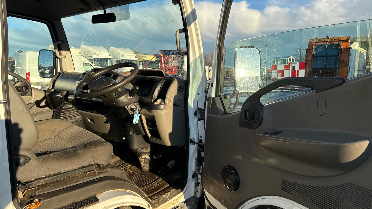 NISSAN CABSTAR 35.14 dCi - Dostavno vozilo s ravnom platformom: slika NISSAN CABSTAR 35.14 dCi - Dostavno vozilo s ravnom platformom NISSAN CABSTAR 35.14 dCi - Dostavno vozilo s ravnom platformom: slika NISSAN CABSTAR 35.14 dCi - Dostavno vozilo s ravnom platformom