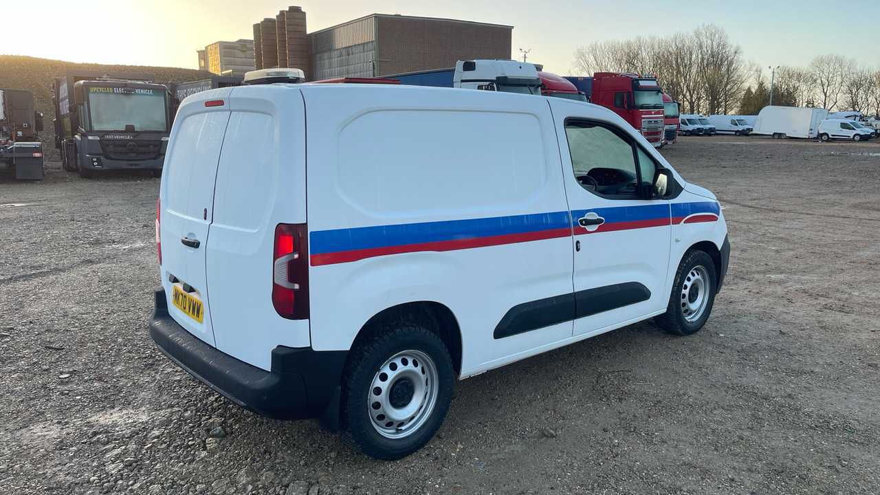 PEUGEOT PARTNER 1000 1.5 BlueHDi 100PS - Mali kombi: slika PEUGEOT PARTNER 1000 1.5 BlueHDi 100PS - Mali kombi PEUGEOT PARTNER 1000 1.5 BlueHDi 100PS - Mali kombi: slika PEUGEOT PARTNER 1000 1.5 BlueHDi 100PS - Mali kombi