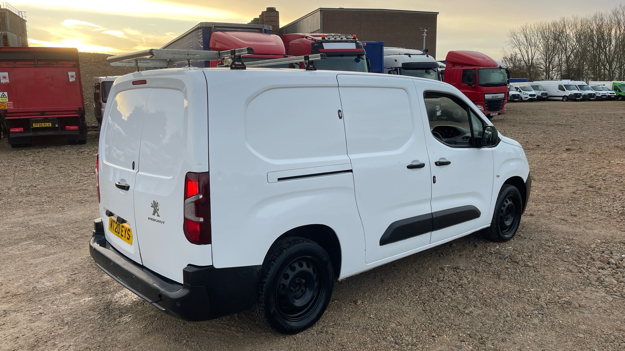 PEUGEOT PARTNER 850 1.5 BlueHDi 100ps Professional - Mali kombi: slika PEUGEOT PARTNER 850 1.5 BlueHDi 100ps Professional - Mali kombi PEUGEOT PARTNER 850 1.5 BlueHDi 100ps Professional - Mali kombi: slika PEUGEOT PARTNER 850 1.5 BlueHDi 100ps Professional - Mali kombi