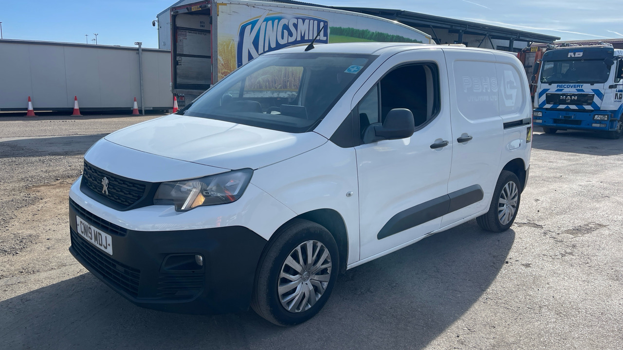 Peugeot Partner 1000 1.6 VLUEHDI PROFESSIONAL 100PS - Mali kombi: slika Peugeot Partner 1000 1.6 VLUEHDI PROFESSIONAL 100PS - Mali kombi Peugeot Partner 1000 1.6 VLUEHDI PROFESSIONAL 100PS - Mali kombi: slika Peugeot Partner 1000 1.6 VLUEHDI PROFESSIONAL 100PS - Mali kombi