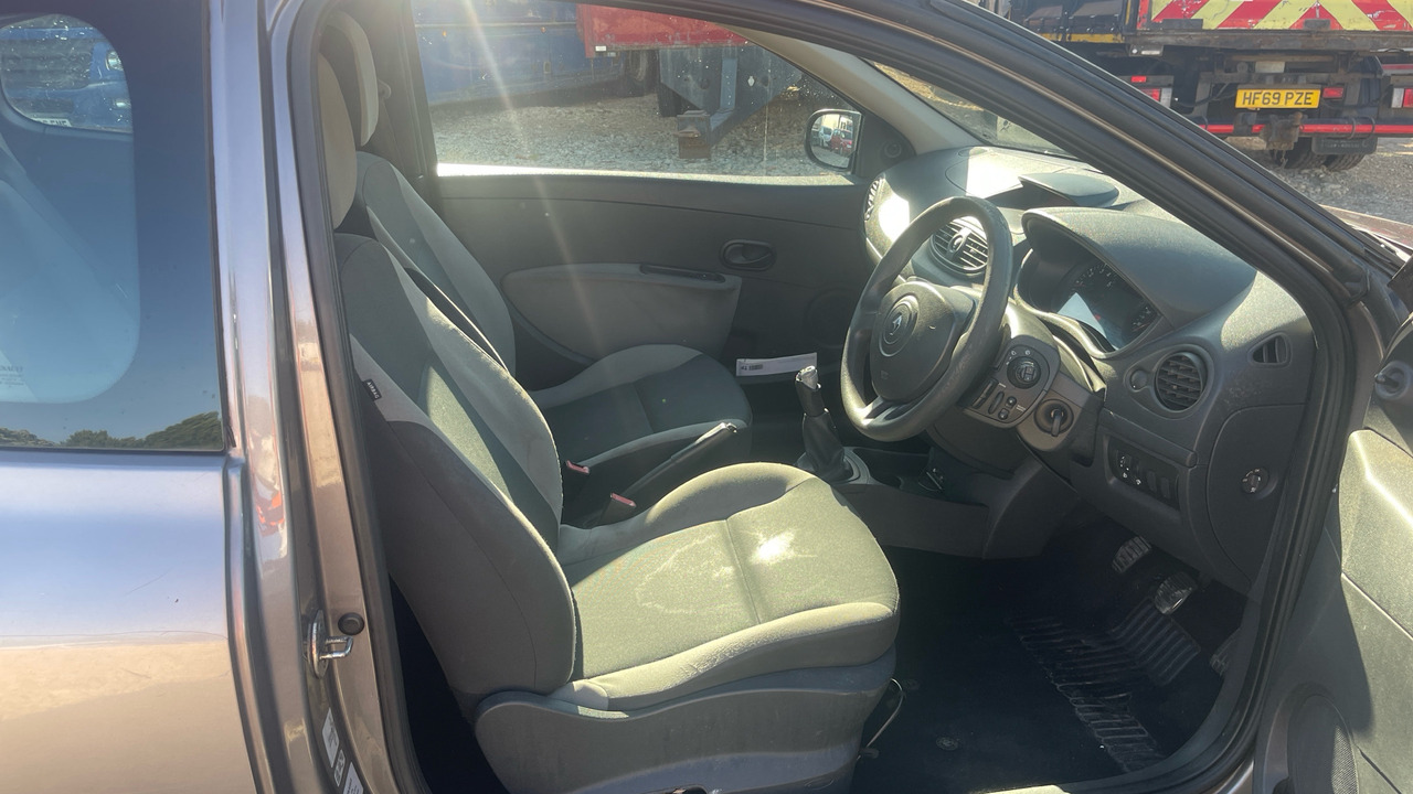 RENAULT CLIO 1.2 16V - Hatchback: slika RENAULT CLIO 1.2 16V - Hatchback RENAULT CLIO 1.2 16V - Hatchback: slika RENAULT CLIO 1.2 16V - Hatchback