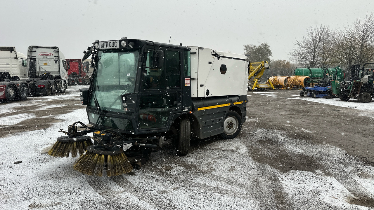 SCHMIDT SWINGO 200 - Cestovna čistilica: slika SCHMIDT SWINGO 200 - Cestovna čistilica SCHMIDT SWINGO 200 - Cestovna čistilica: slika SCHMIDT SWINGO 200 - Cestovna čistilica