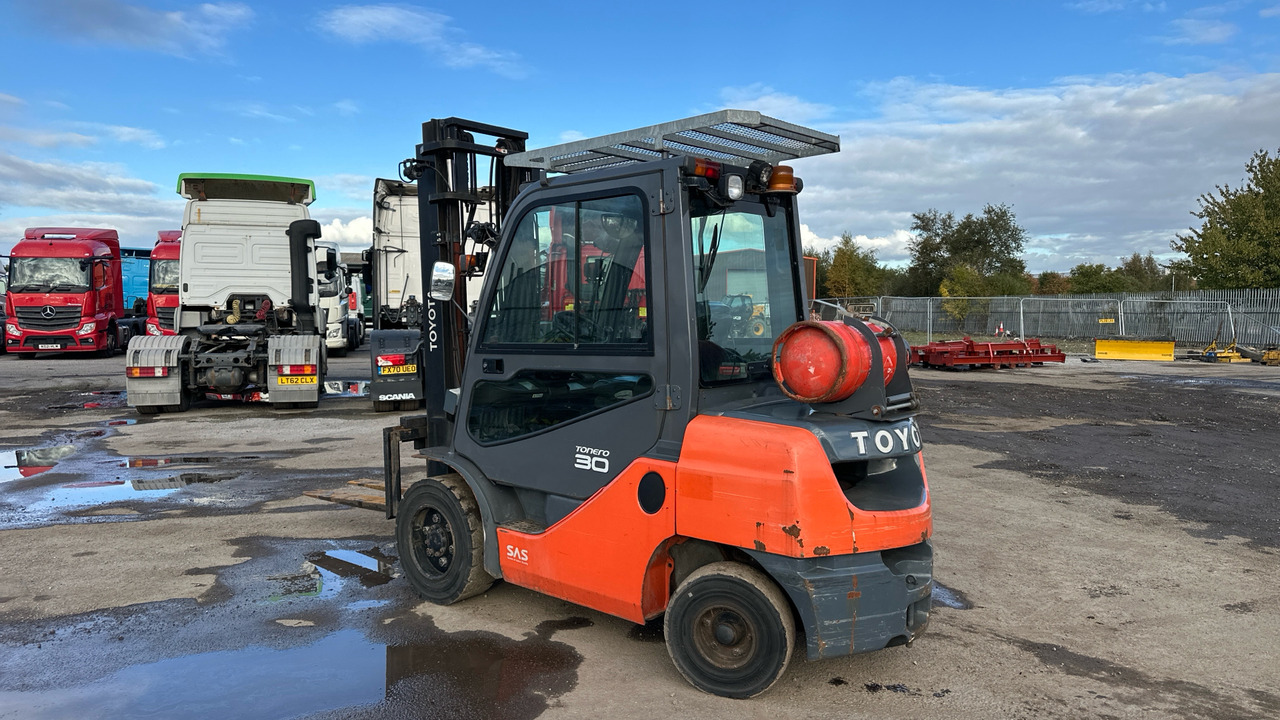 TOYOTA TONERO30 - Građevinska oprema: slika TOYOTA TONERO30 - Građevinska oprema TOYOTA TONERO30 - Građevinska oprema: slika TOYOTA TONERO30 - Građevinska oprema