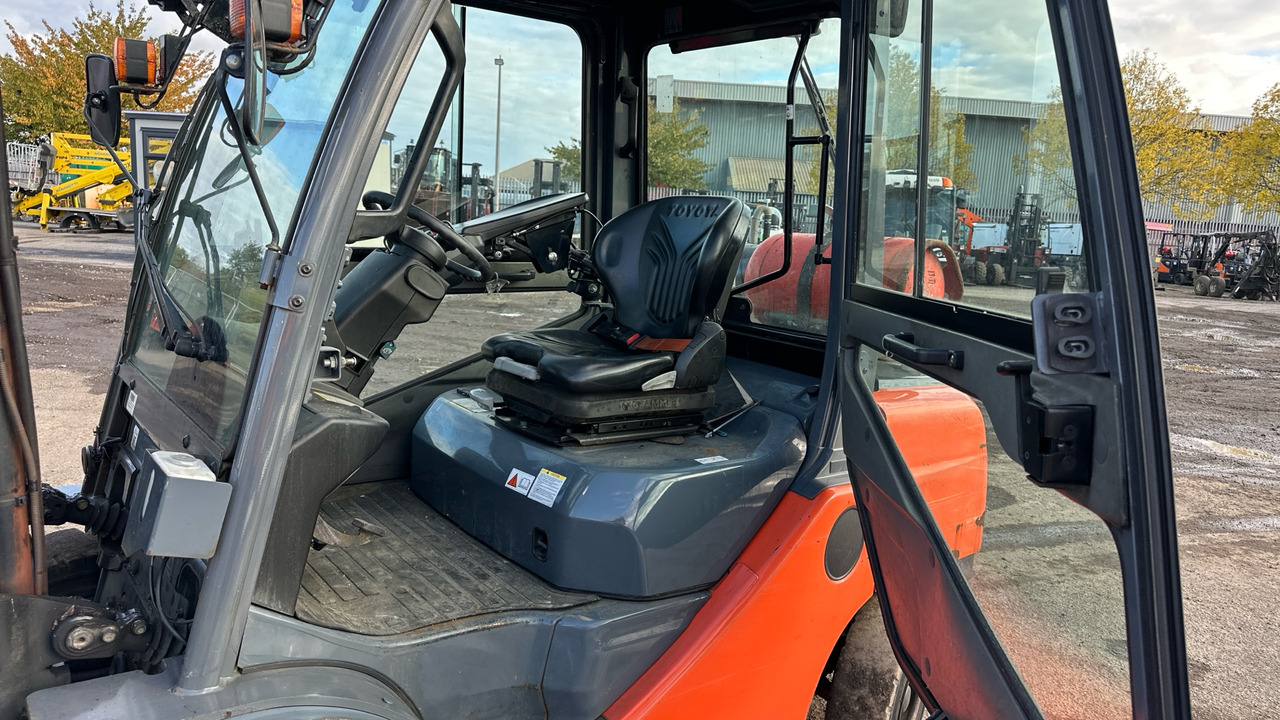 TOYOTA TONERO30 - Građevinska oprema: slika TOYOTA TONERO30 - Građevinska oprema TOYOTA TONERO30 - Građevinska oprema: slika TOYOTA TONERO30 - Građevinska oprema