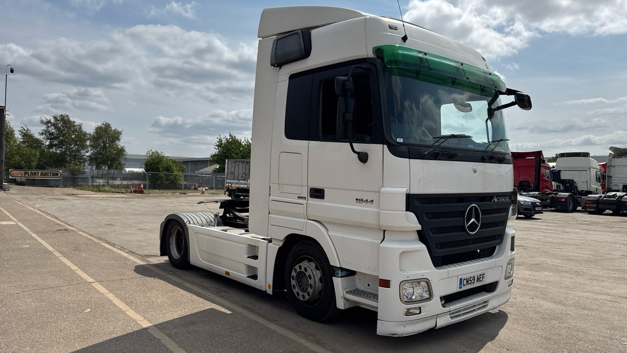 MERCEDES ACTROS 1844 - Tegljač: slika MERCEDES ACTROS 1844 - Tegljač MERCEDES ACTROS 1844 - Tegljač: slika MERCEDES ACTROS 1844 - Tegljač