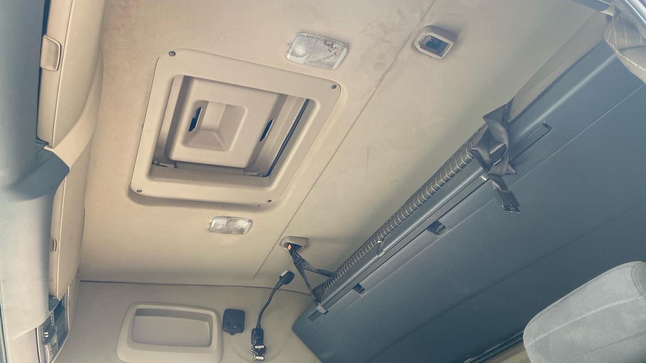 Tegljač SCANIA R 450: slika Tegljač SCANIA R 450