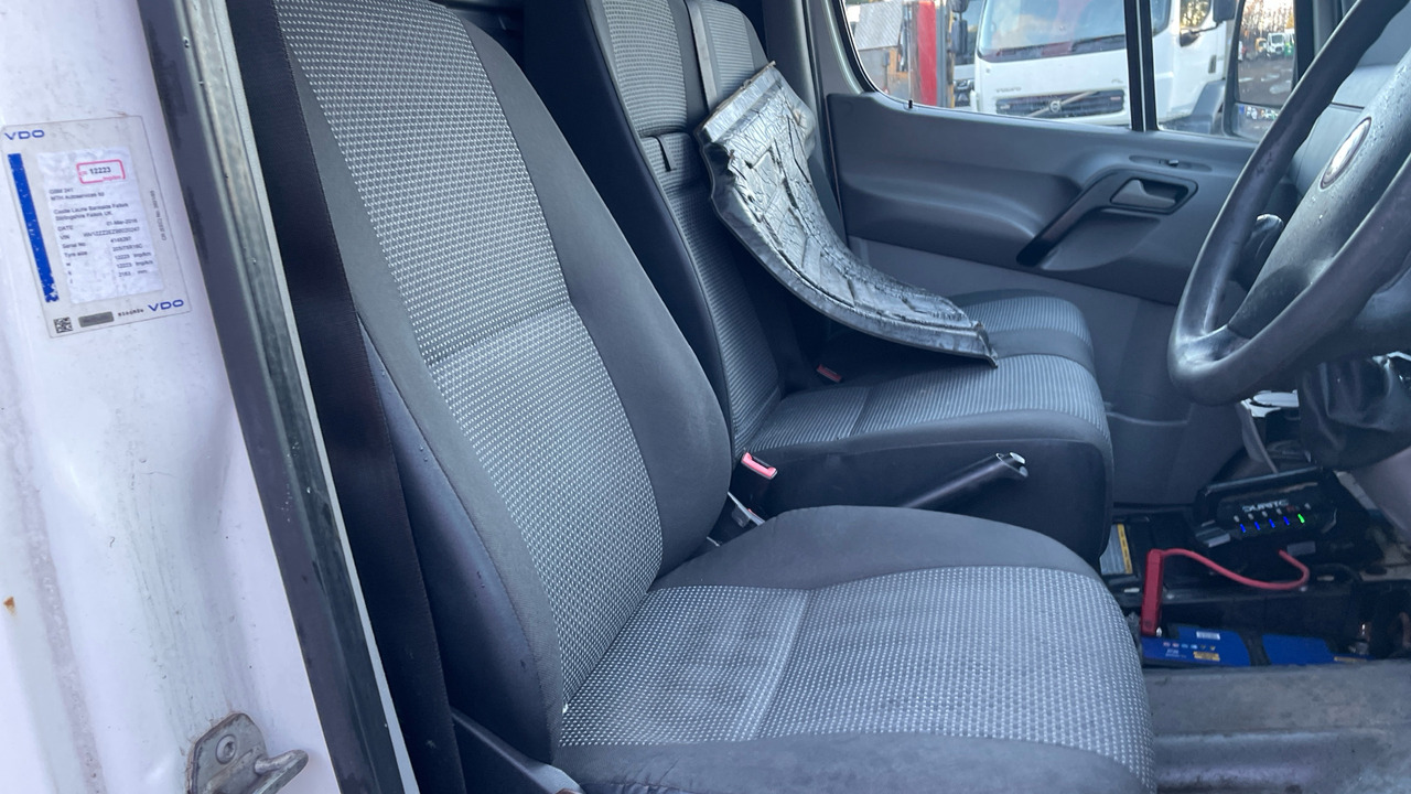 VOLKSWAGEN CRAFTER CR50 PLUS 2.5 TDI - Furgon: slika VOLKSWAGEN CRAFTER CR50 PLUS 2.5 TDI - Furgon VOLKSWAGEN CRAFTER CR50 PLUS 2.5 TDI - Furgon: slika VOLKSWAGEN CRAFTER CR50 PLUS 2.5 TDI - Furgon