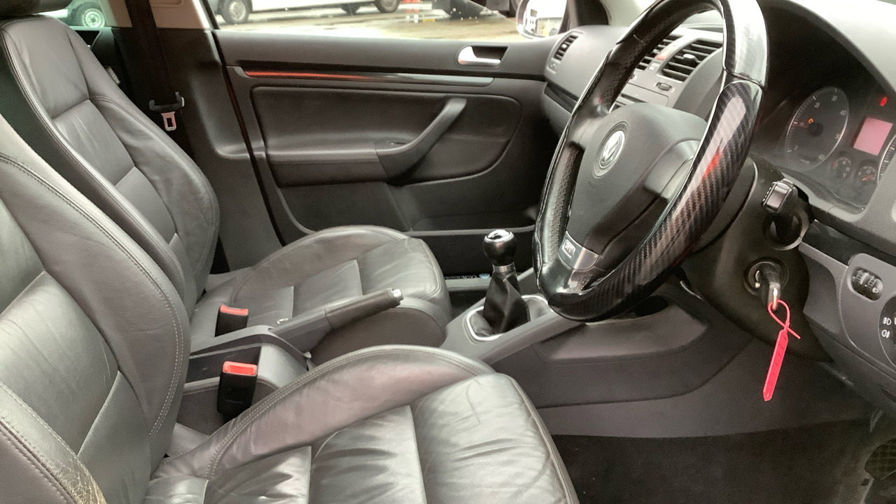 VOLKSWAGEN GOLF GT 2.0 TDI 140PS - Hatchback: slika VOLKSWAGEN GOLF GT 2.0 TDI 140PS - Hatchback VOLKSWAGEN GOLF GT 2.0 TDI 140PS - Hatchback: slika VOLKSWAGEN GOLF GT 2.0 TDI 140PS - Hatchback