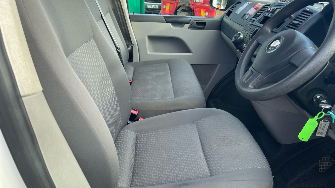 Volkswagen Transporter T30 2.0 TDI 84PS - Minibus, Putnički kombi: slika Volkswagen Transporter T30 2.0 TDI 84PS - Minibus, Putnički kombi Volkswagen Transporter T30 2.0 TDI 84PS - Minibus, Putnički kombi: slika Volkswagen Transporter T30 2.0 TDI 84PS - Minibus, Putnički kombi